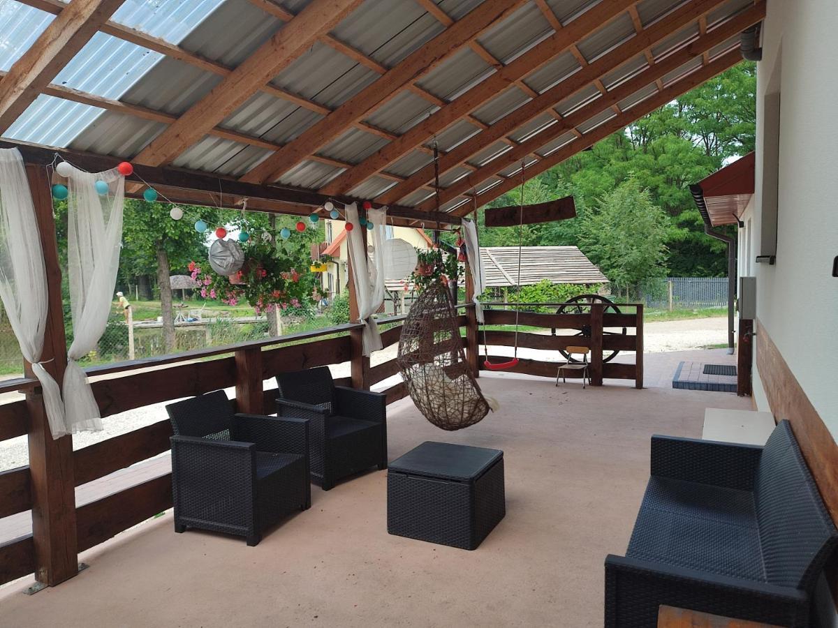 Vila Agrowczasy Nad Stawem Gartatowice Exteriér fotografie