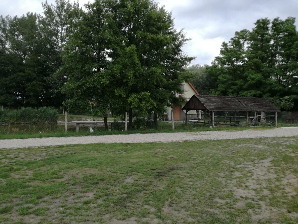 Vila Agrowczasy Nad Stawem Gartatowice Exteriér fotografie