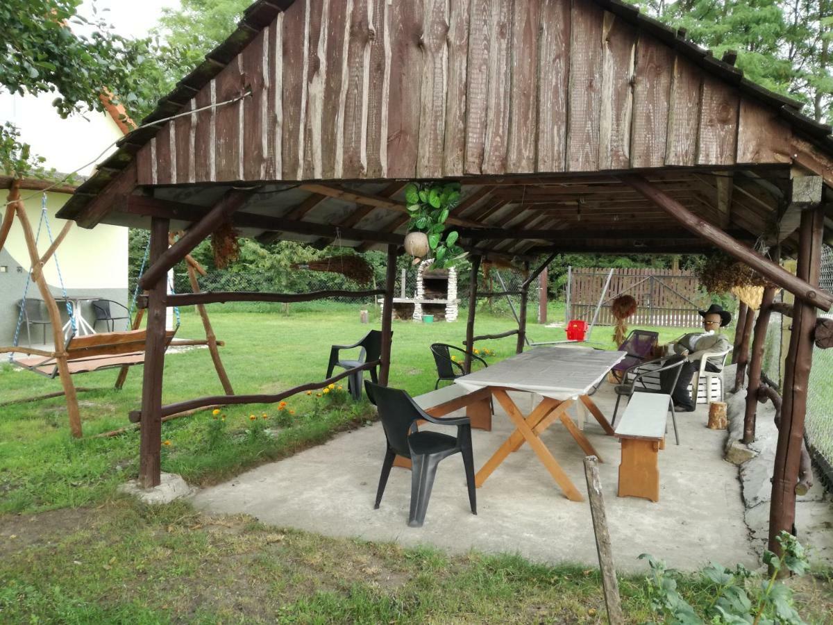 Vila Agrowczasy Nad Stawem Gartatowice Exteriér fotografie